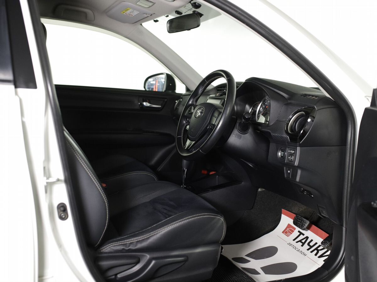 Toyota Corolla 2013 - фото автомобиля