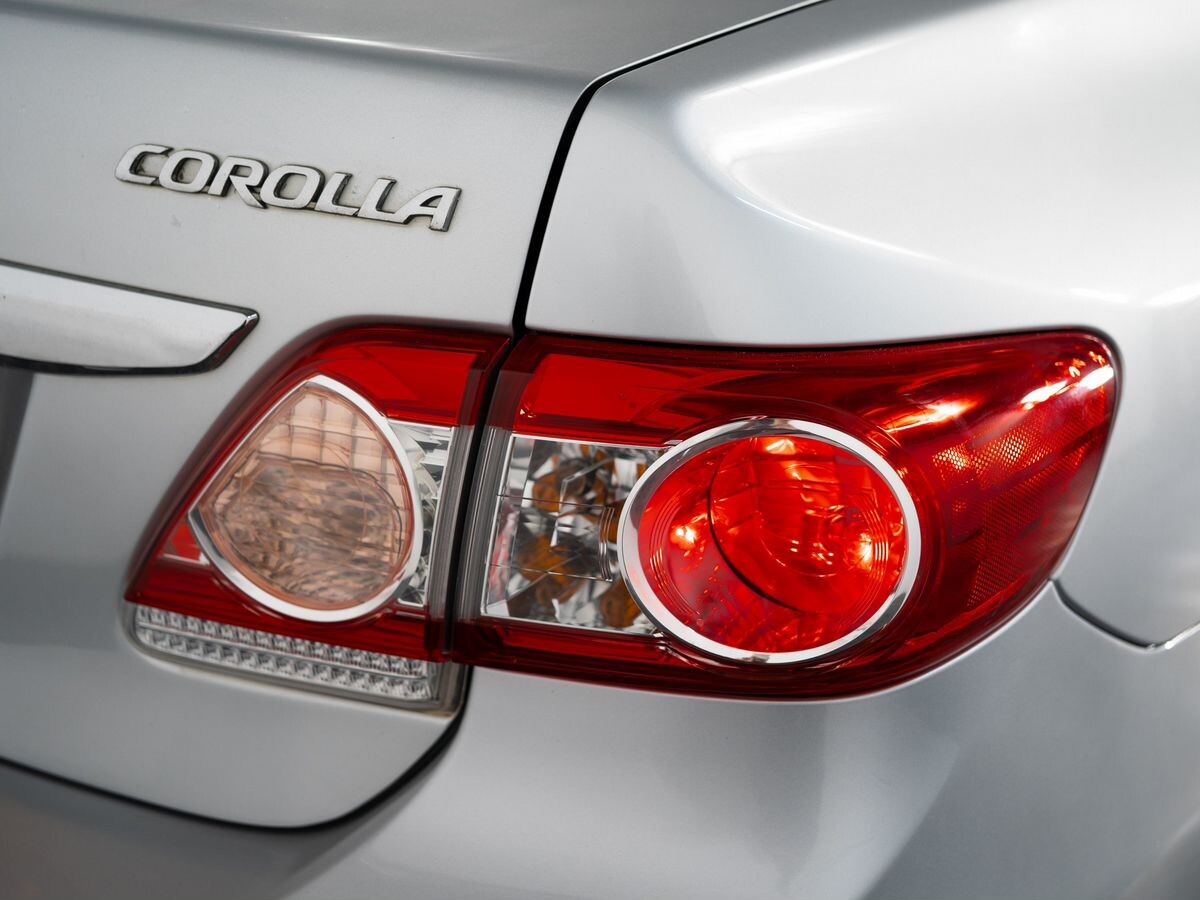 Toyota Corolla 2011 - фото автомобиля