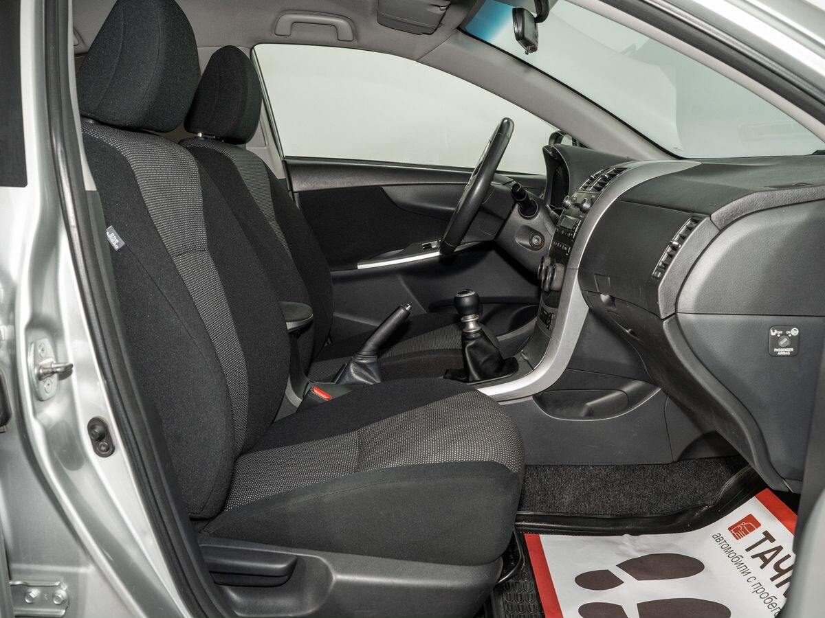 Toyota Corolla 2011 - фото автомобиля