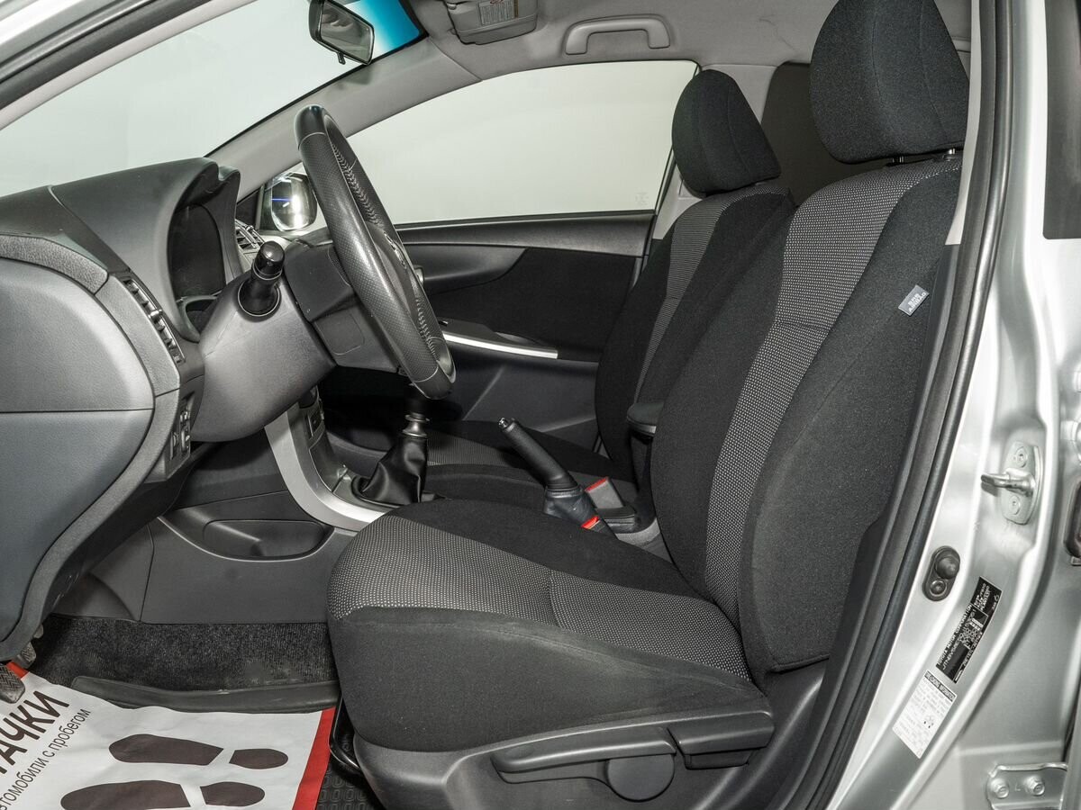 Toyota Corolla 2011 - фото автомобиля