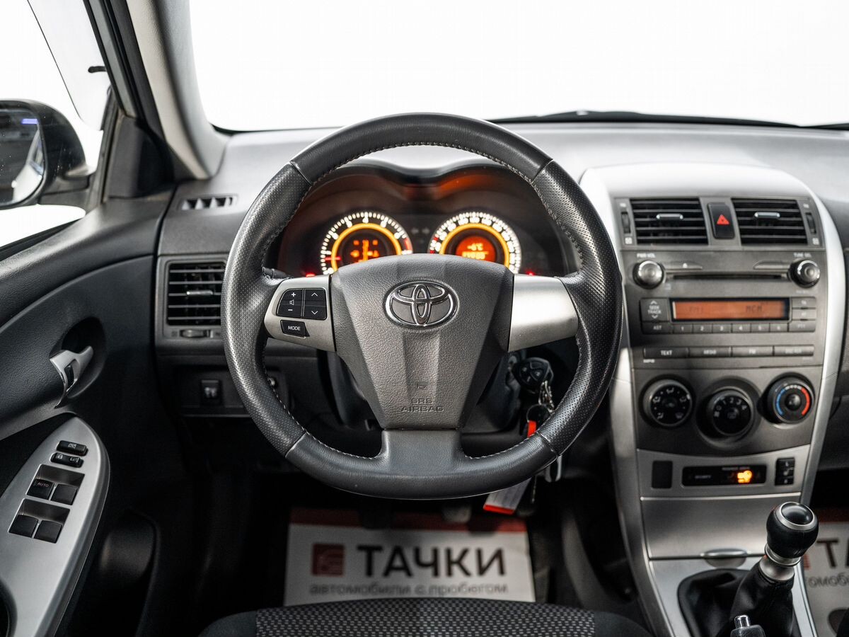 Toyota Corolla 2011 - фото автомобиля