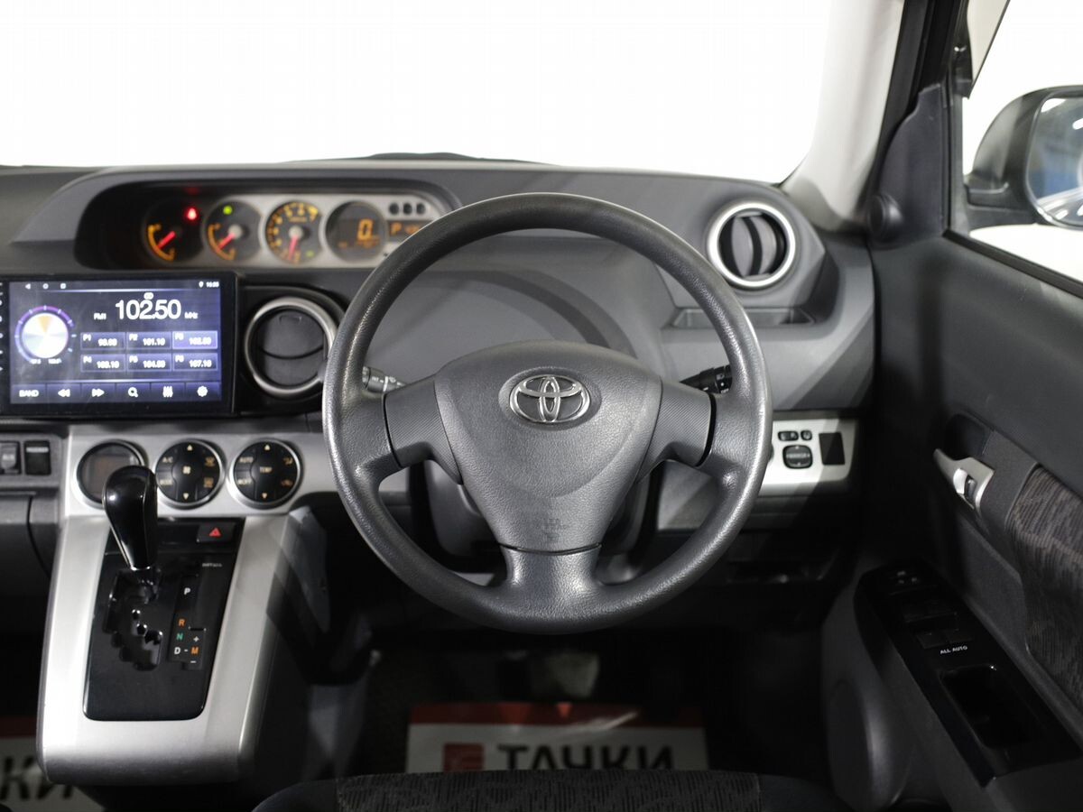 Toyota Corolla Rumion 2010 - фото автомобиля