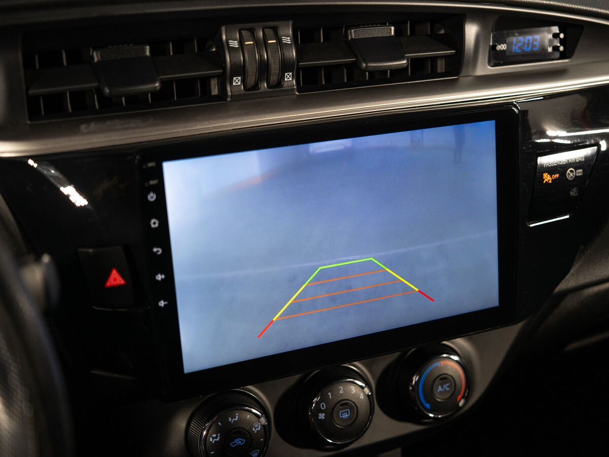 Toyota Corolla 2013 - фото автомобиля