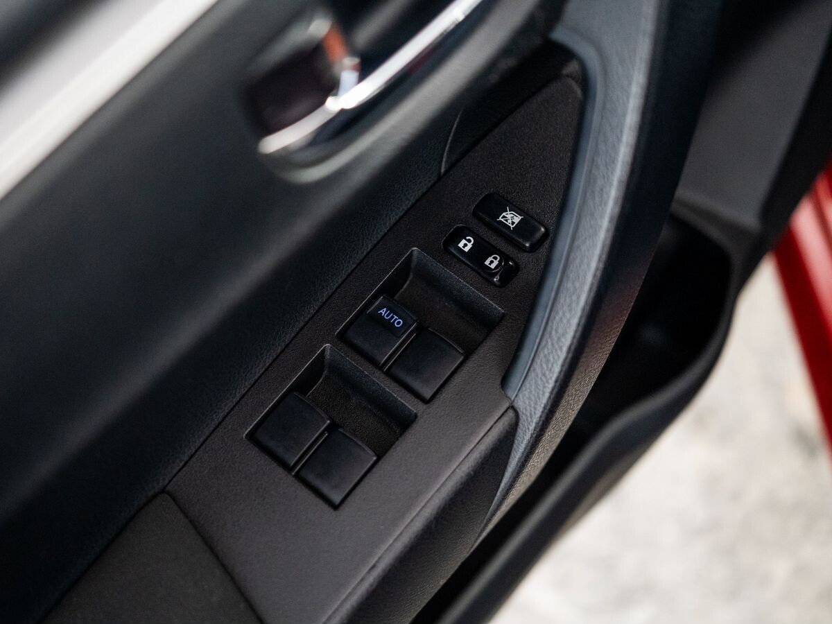 Toyota Corolla 2013 - фото автомобиля