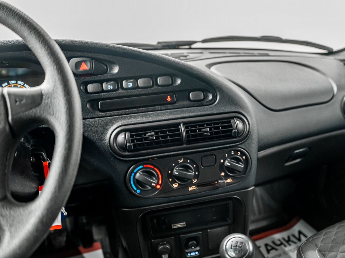 Лада Нива Тревел 2022 - фото автомобиля