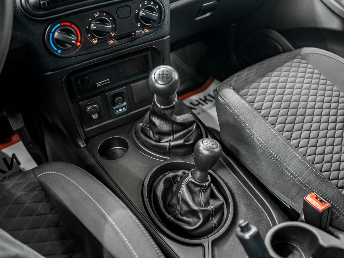 Лада Нива Тревел 2022 - фото автомобиля