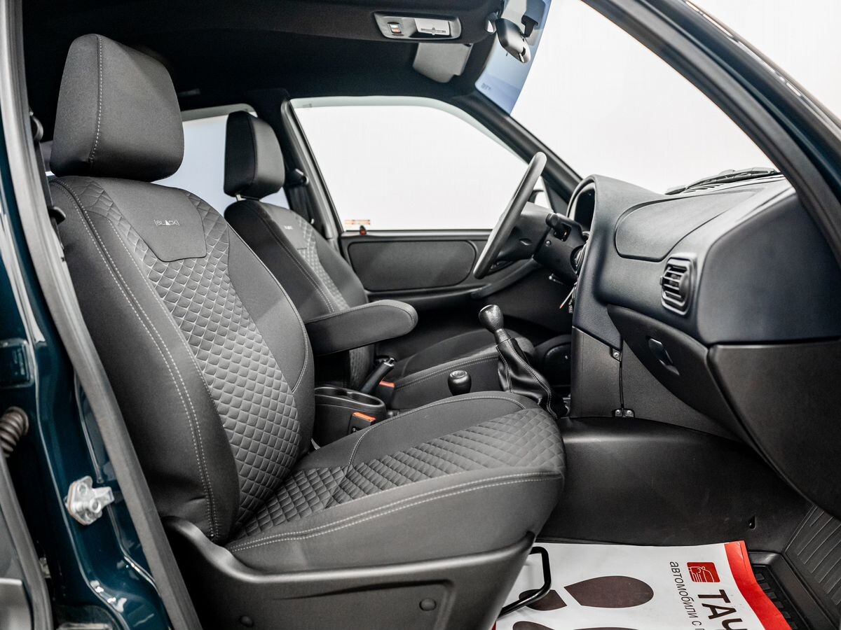 Лада Нива Тревел 2022 - фото автомобиля