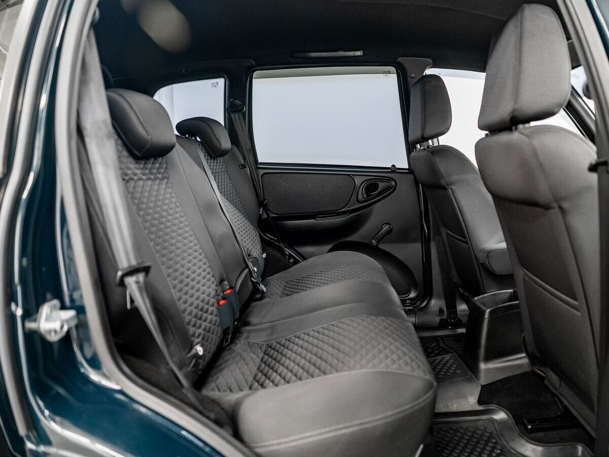 Лада Нива Тревел 2022 - фото автомобиля