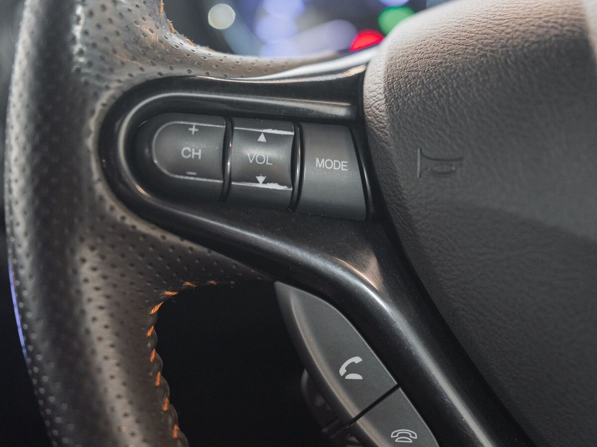 Honda Fit Shuttle 2012 - фото автомобиля