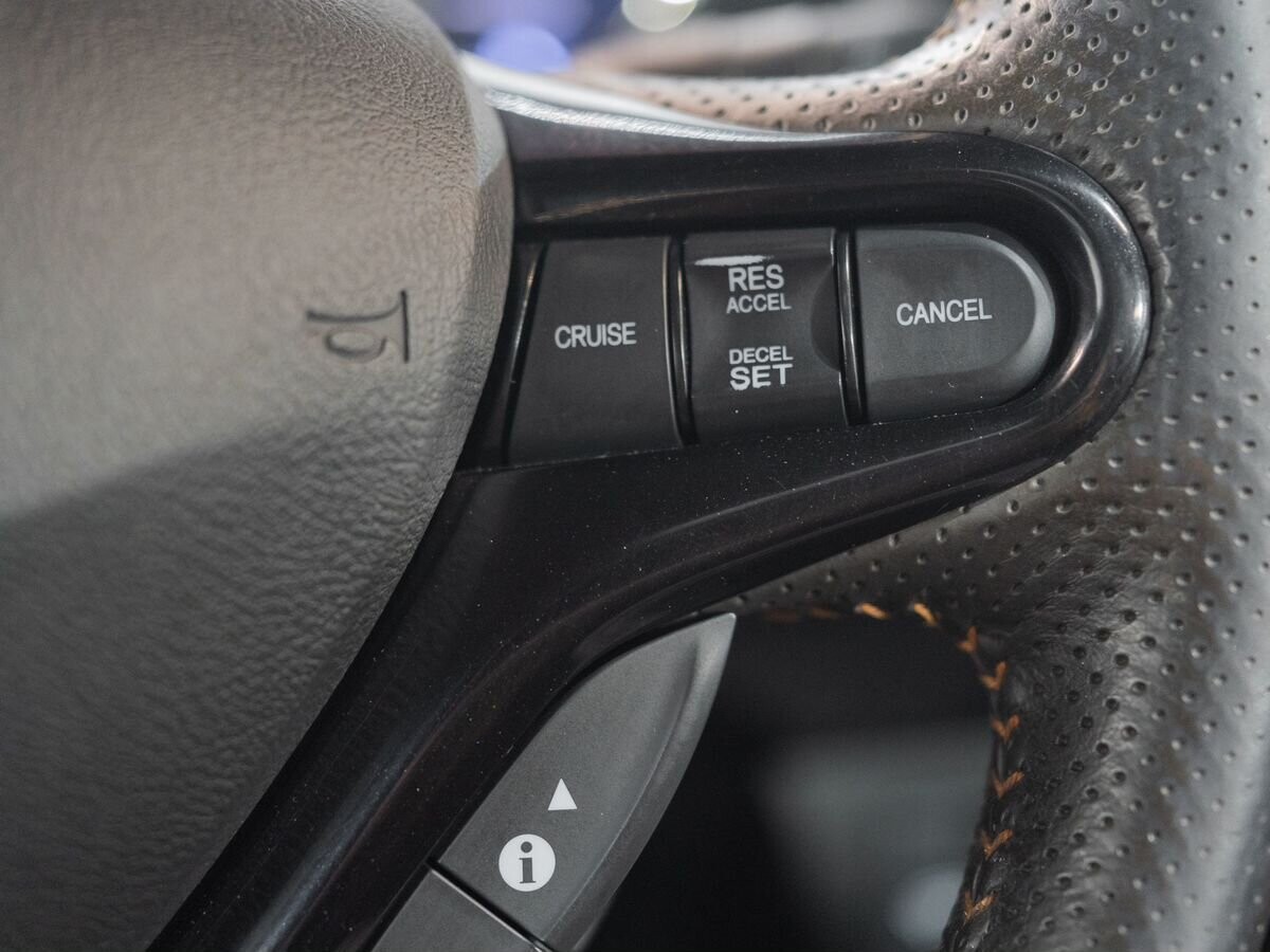 Honda Fit Shuttle 2012 - фото автомобиля