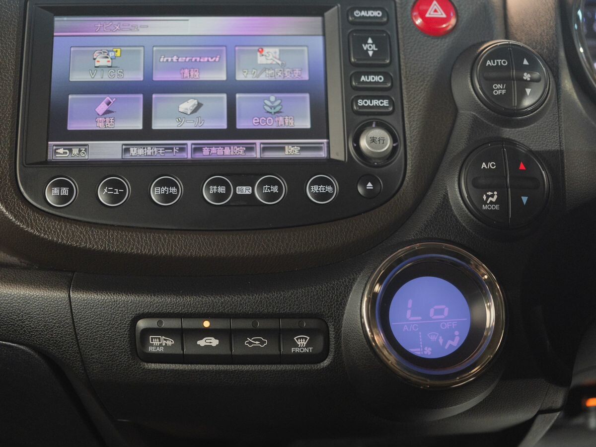 Honda Fit Shuttle 2012 - фото автомобиля