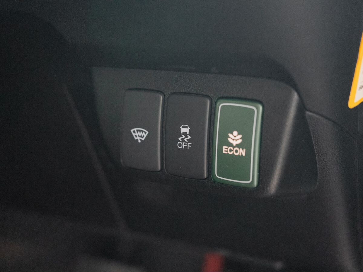 Honda Fit Shuttle 2012 - фото автомобиля