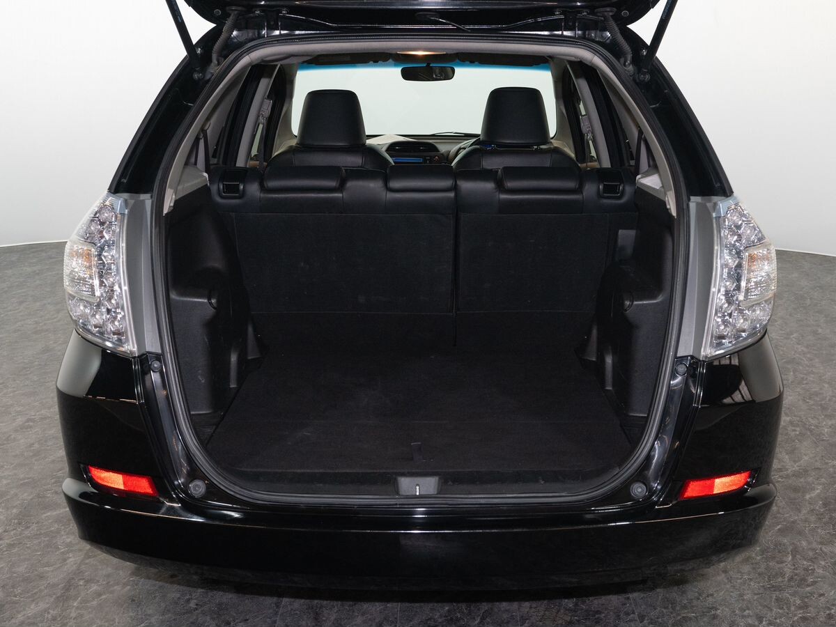 Honda Fit Shuttle 2012 - фото автомобиля