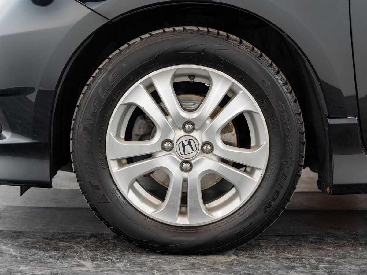 Honda Fit Shuttle 2012 - фото автомобиля