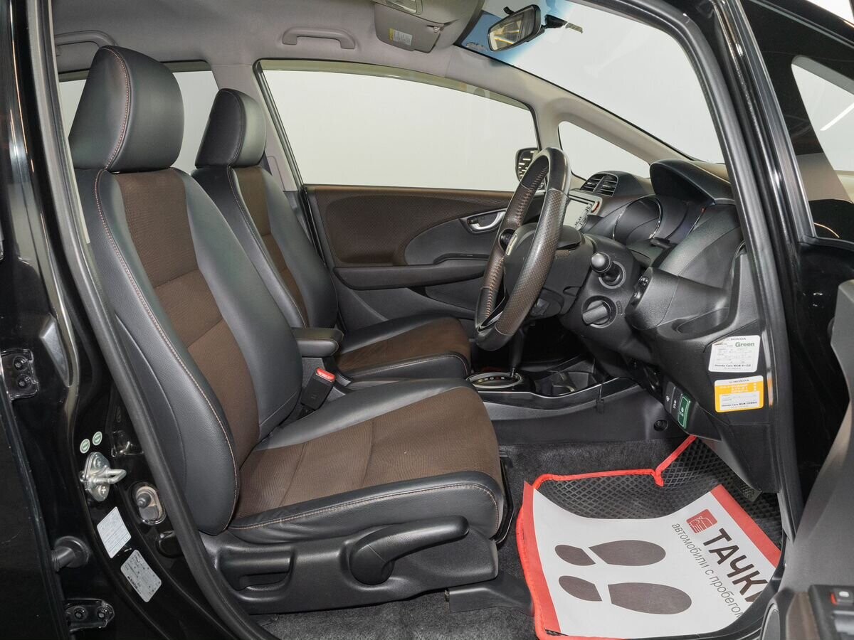 Honda Fit Shuttle 2012 - фото автомобиля