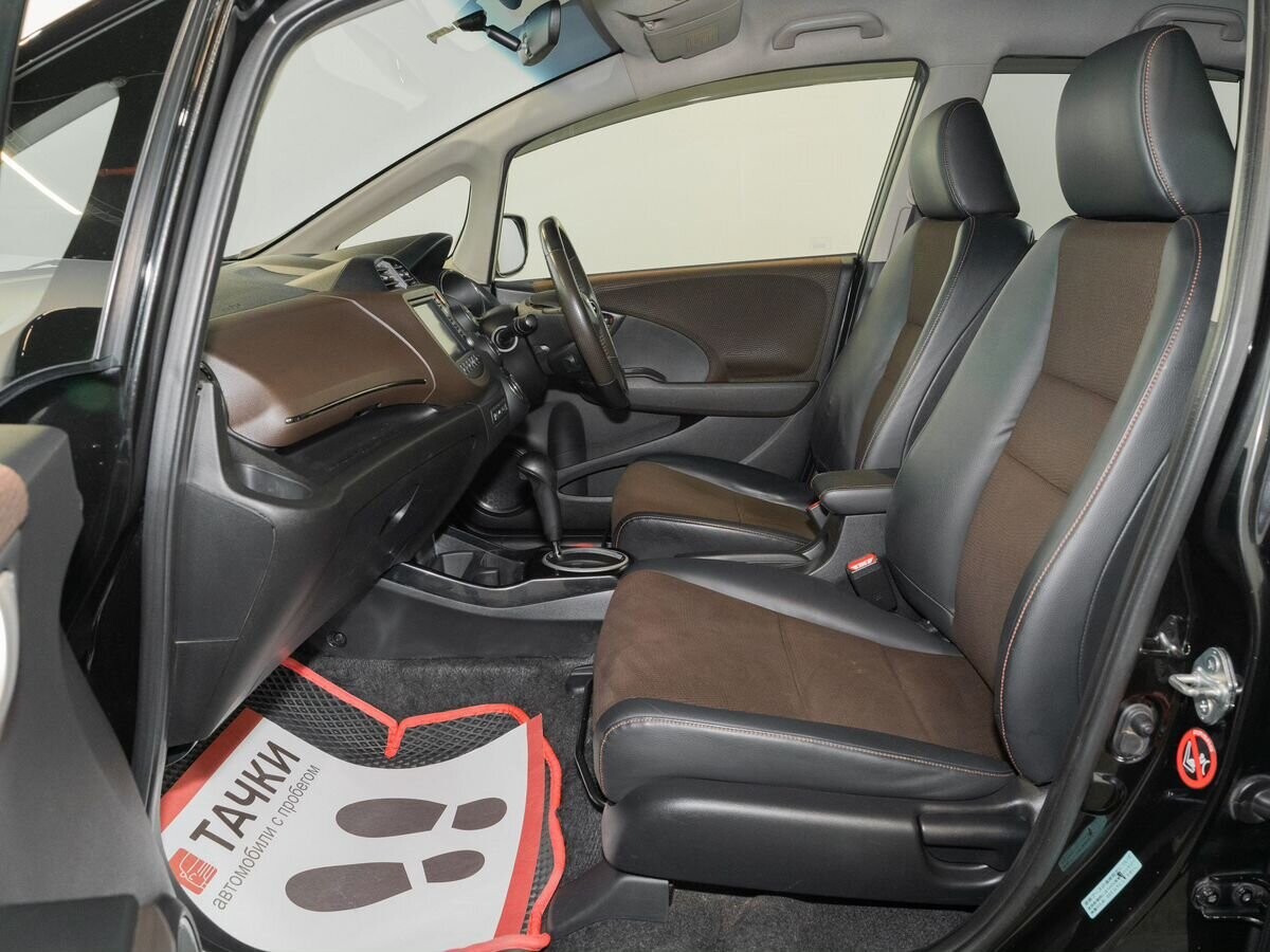 Honda Fit Shuttle 2012 - фото автомобиля