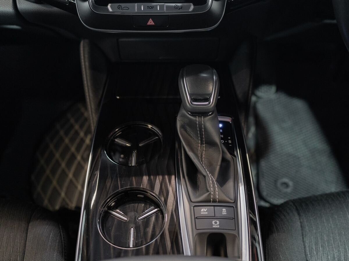 Toyota Crown 2018 - фото автомобиля