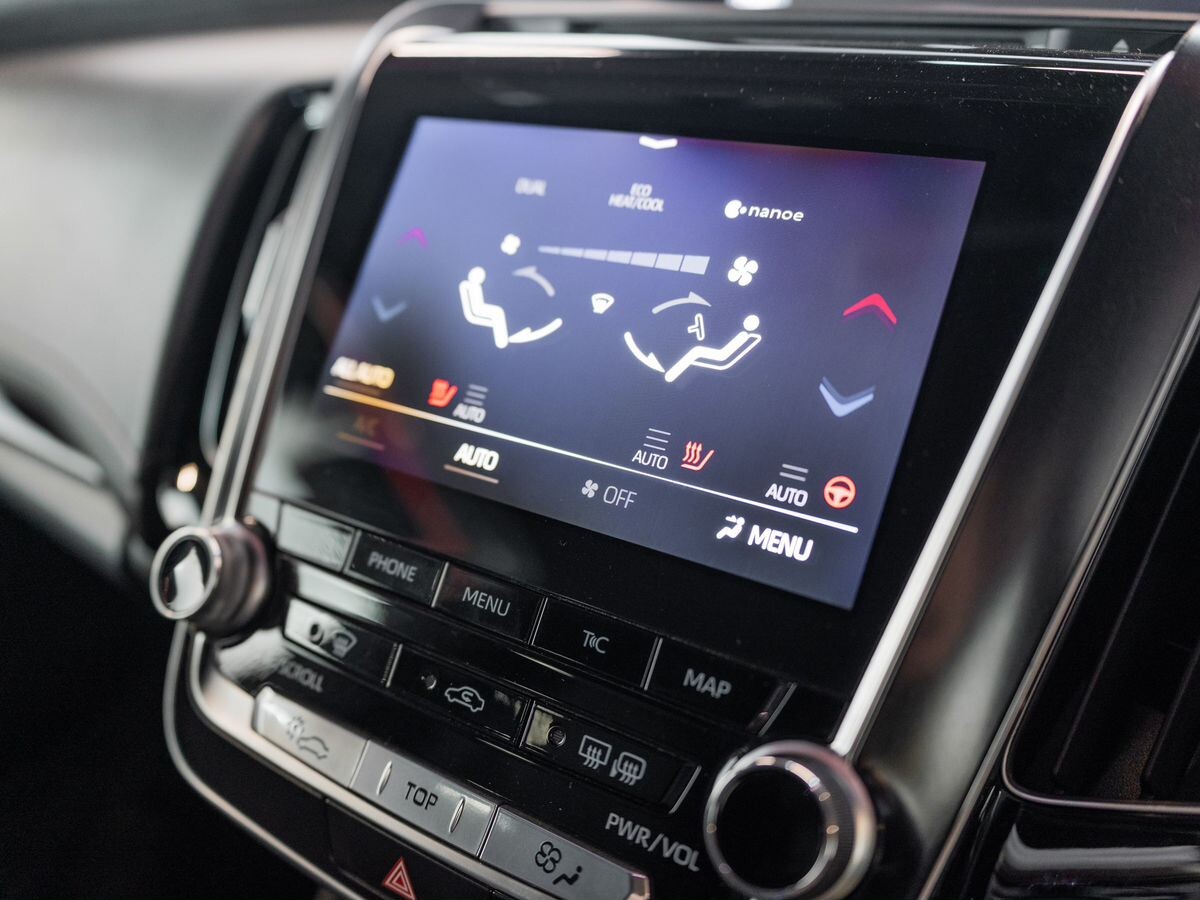 Toyota Crown 2018 - фото автомобиля