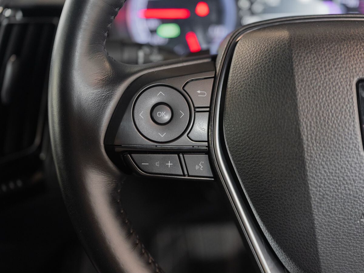 Toyota Crown 2018 - фото автомобиля