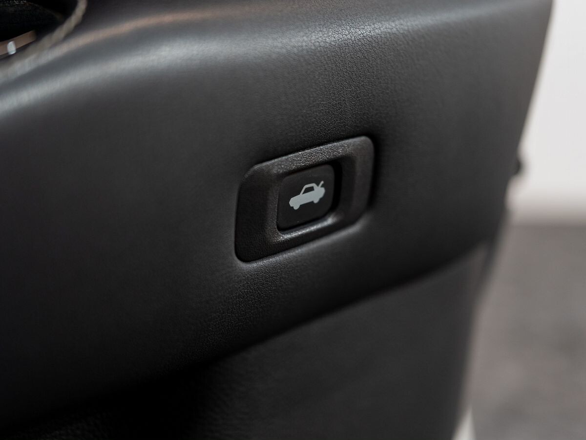 Toyota Crown 2018 - фото автомобиля