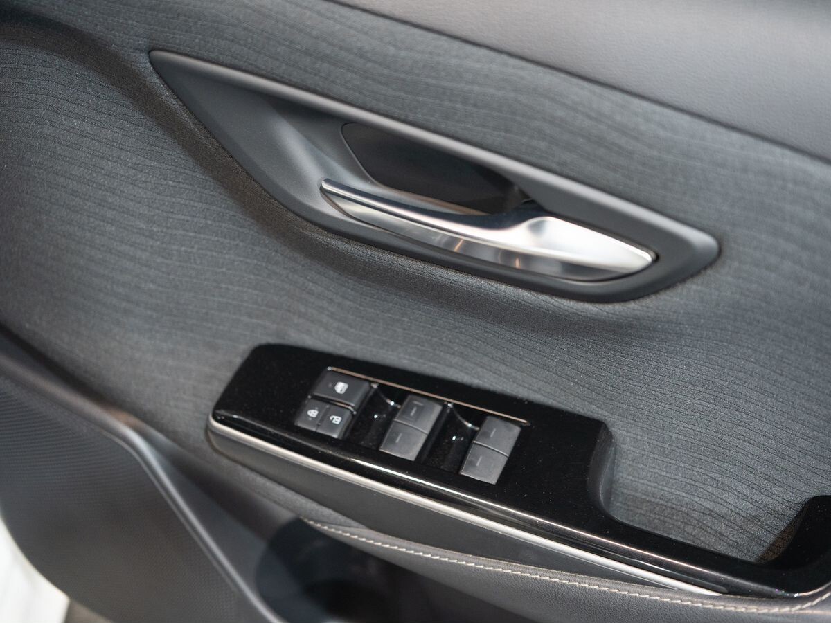 Toyota Crown 2018 - фото автомобиля