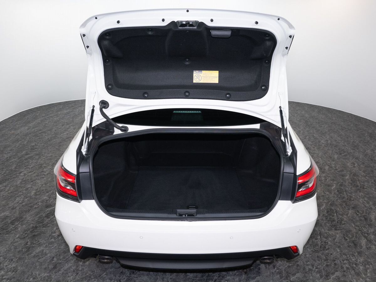 Toyota Crown 2018 - фото автомобиля