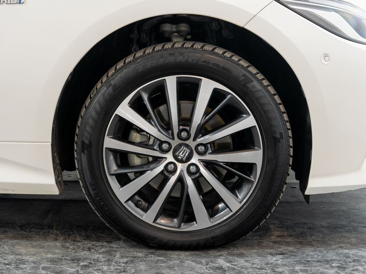 Toyota Crown 2018 - фото автомобиля