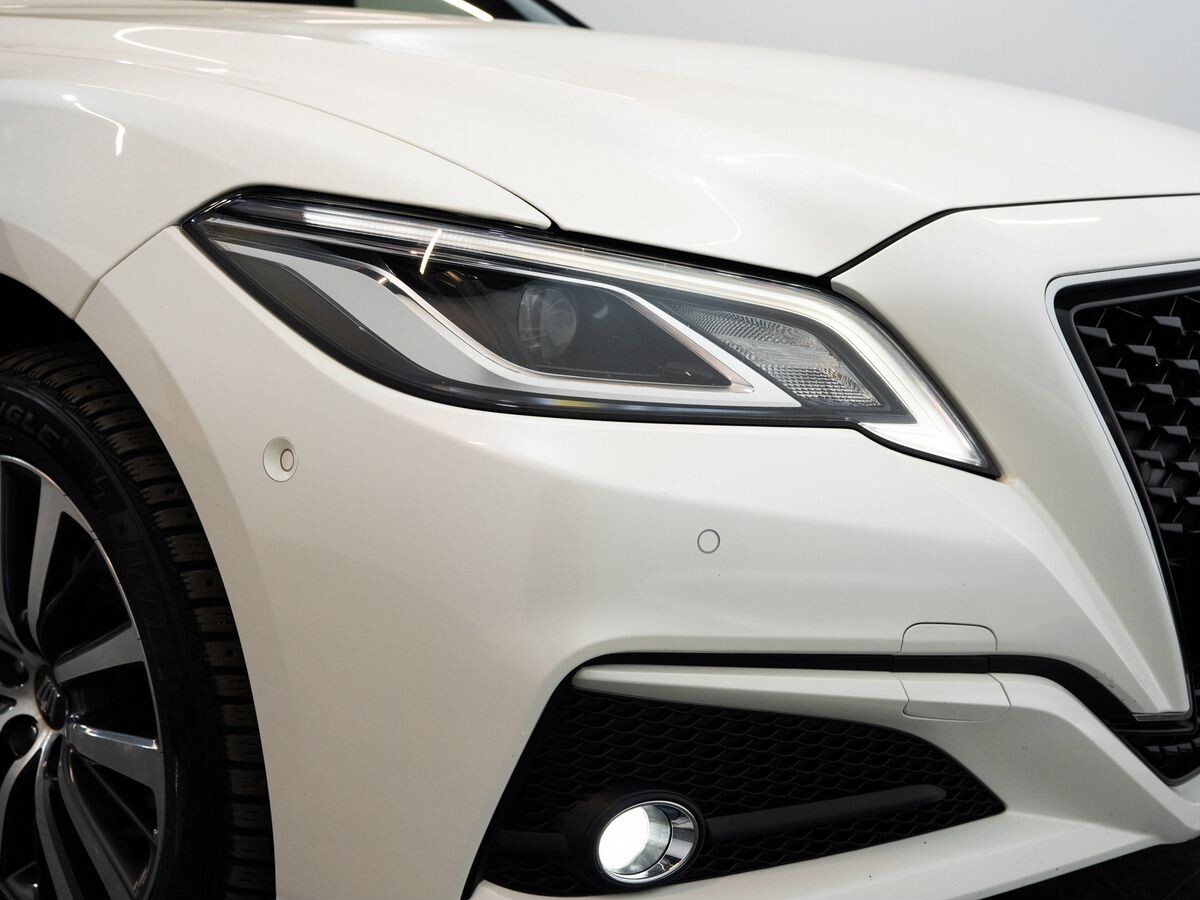 Toyota Crown 2018 - фото автомобиля