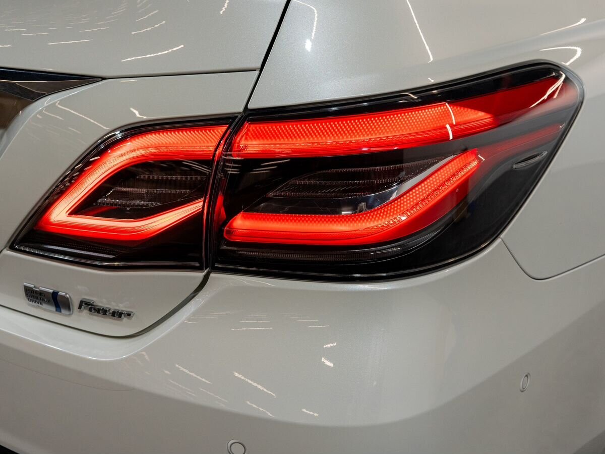 Toyota Crown 2018 - фото автомобиля