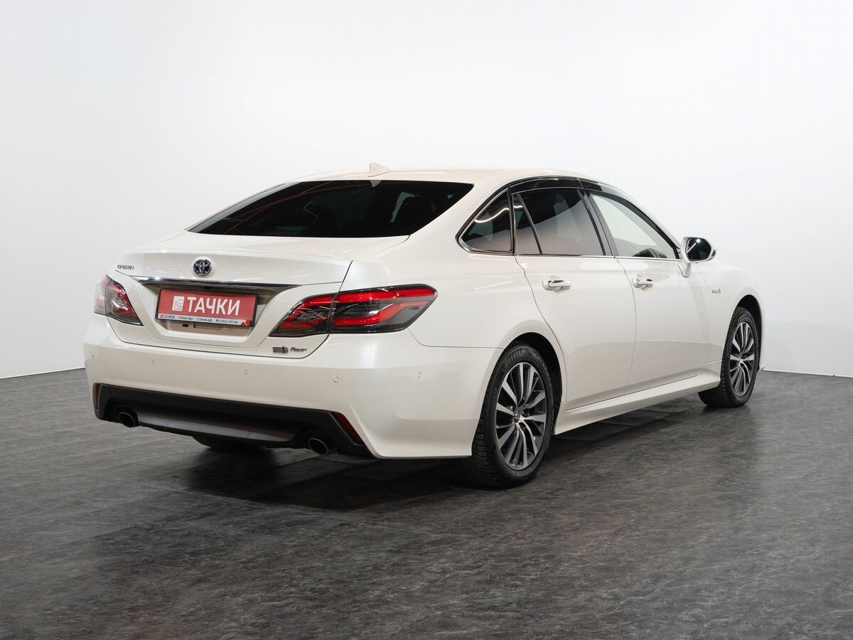 Toyota Crown 2018 - фото автомобиля