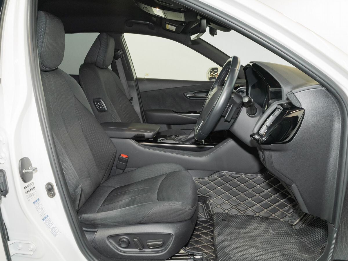 Toyota Crown 2018 - фото автомобиля