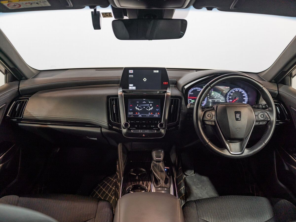 Toyota Crown 2018 - фото автомобиля