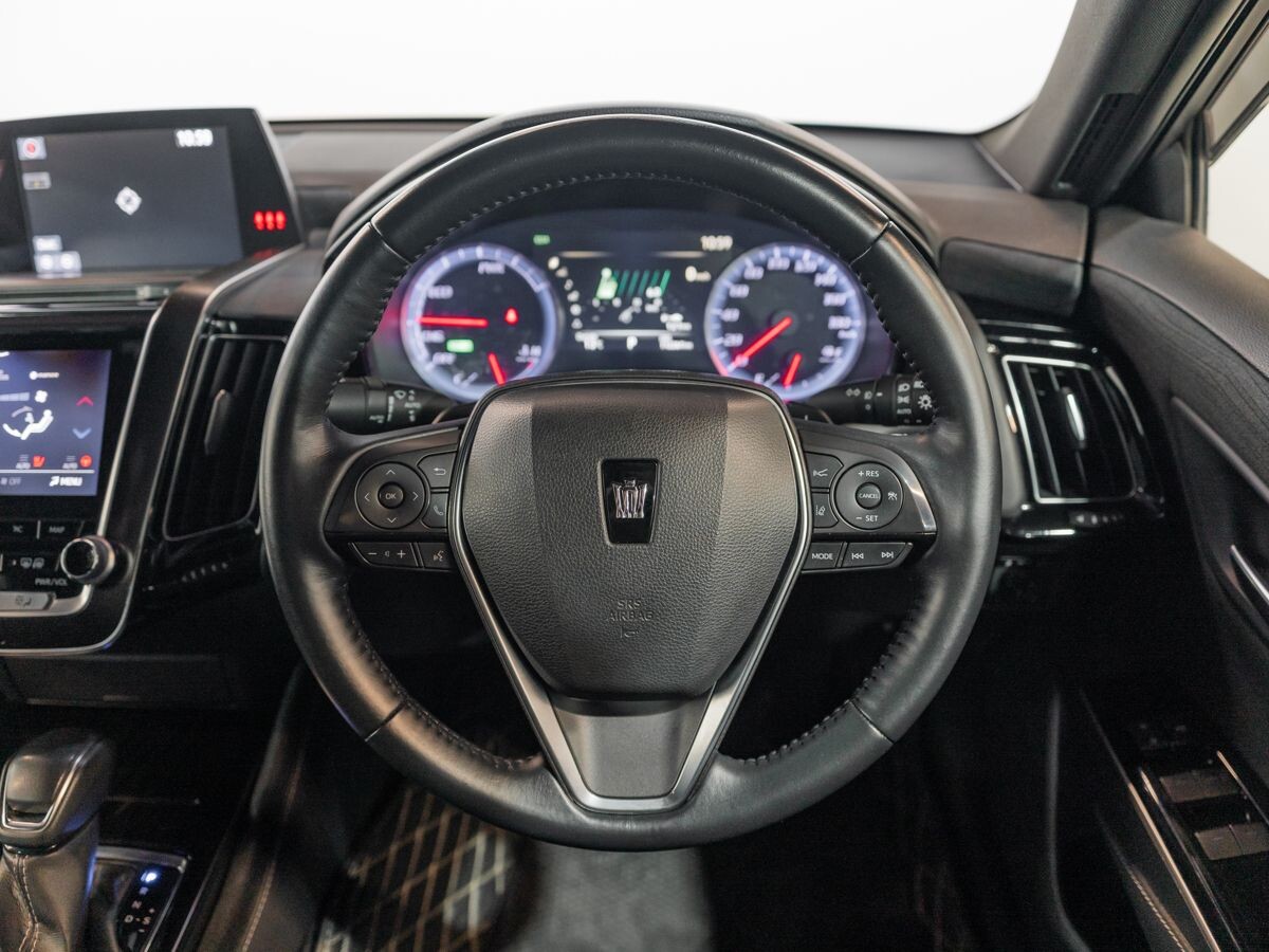 Toyota Crown 2018 - фото автомобиля