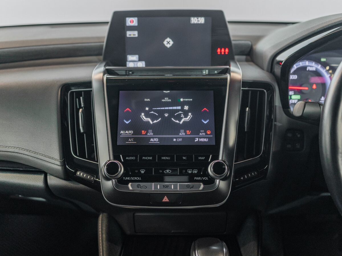 Toyota Crown 2018 - фото автомобиля