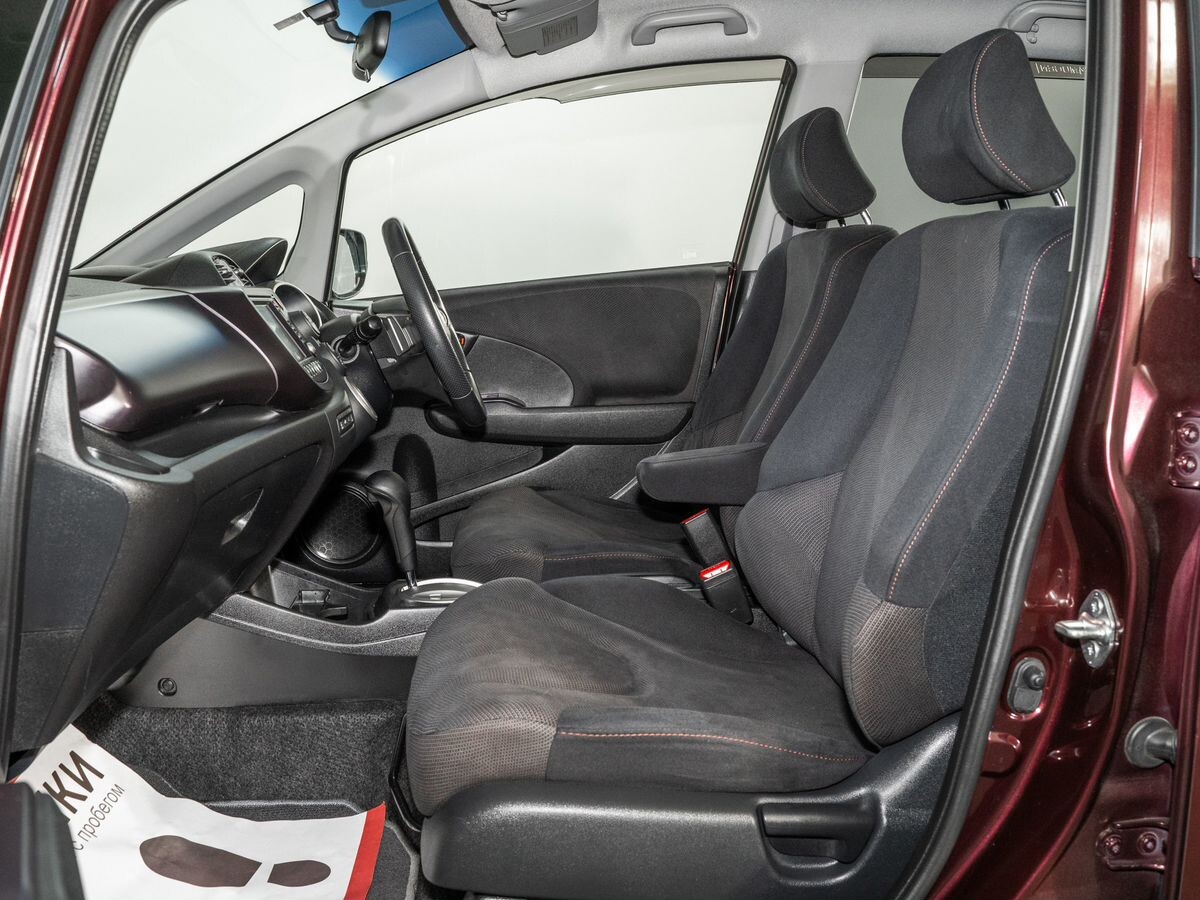 Honda Fit 2010 - фото автомобиля