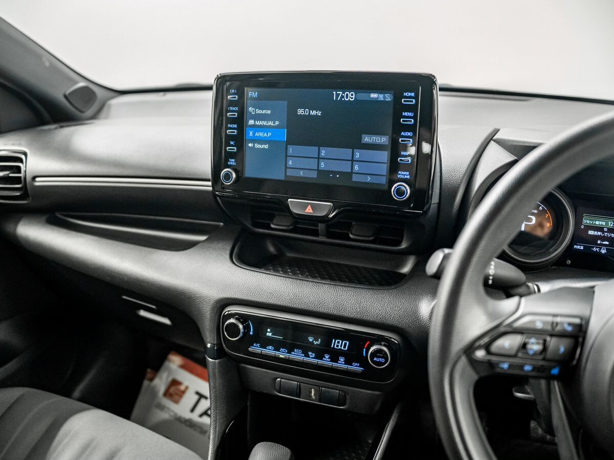 Toyota Yaris 2020 - фото автомобиля