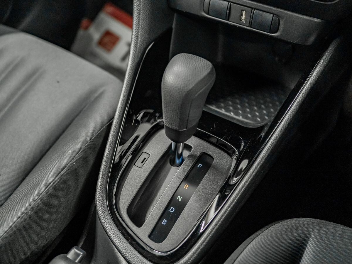 Toyota Yaris 2020 - фото автомобиля