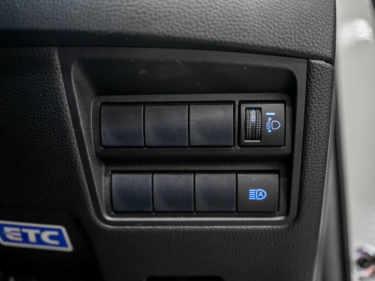 Toyota Yaris 2020 - фото автомобиля