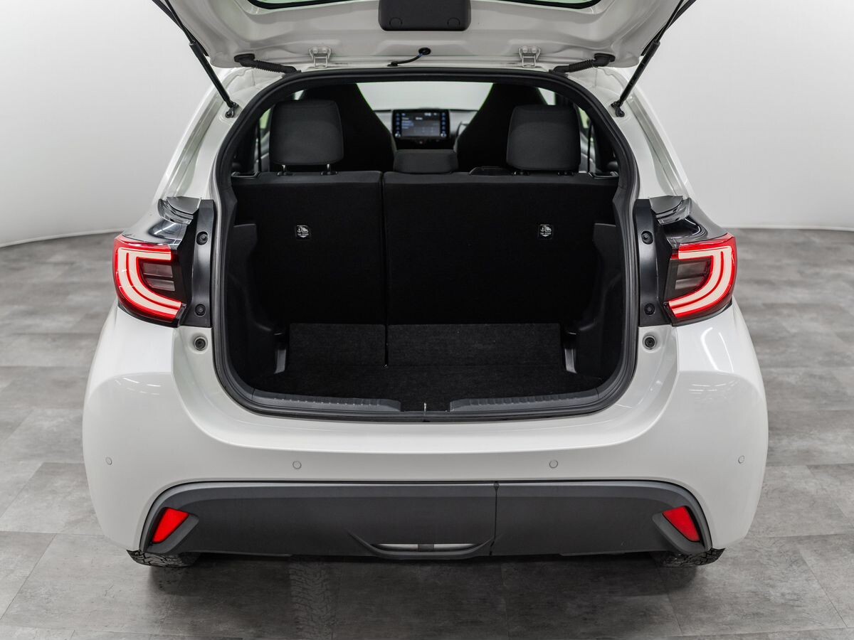 Toyota Yaris 2020 - фото автомобиля