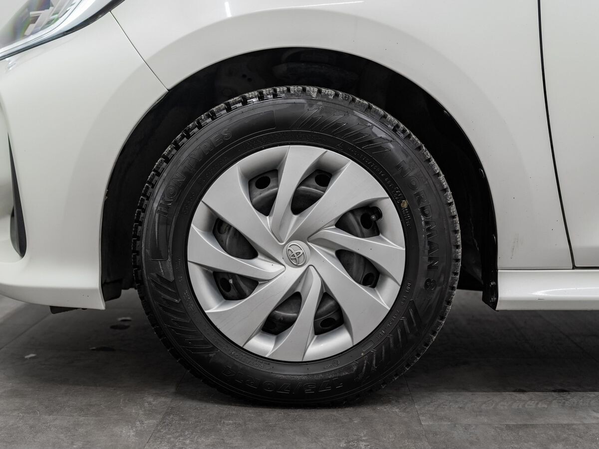 Toyota Yaris 2020 - фото автомобиля