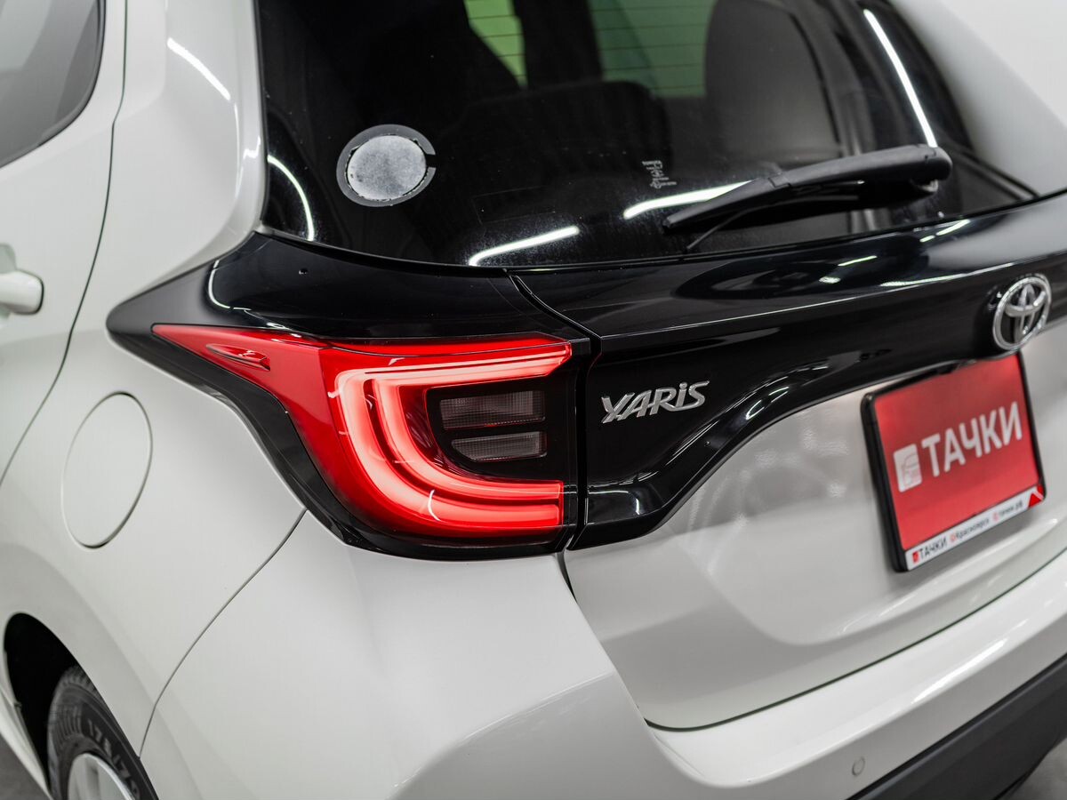 Toyota Yaris 2020 - фото автомобиля