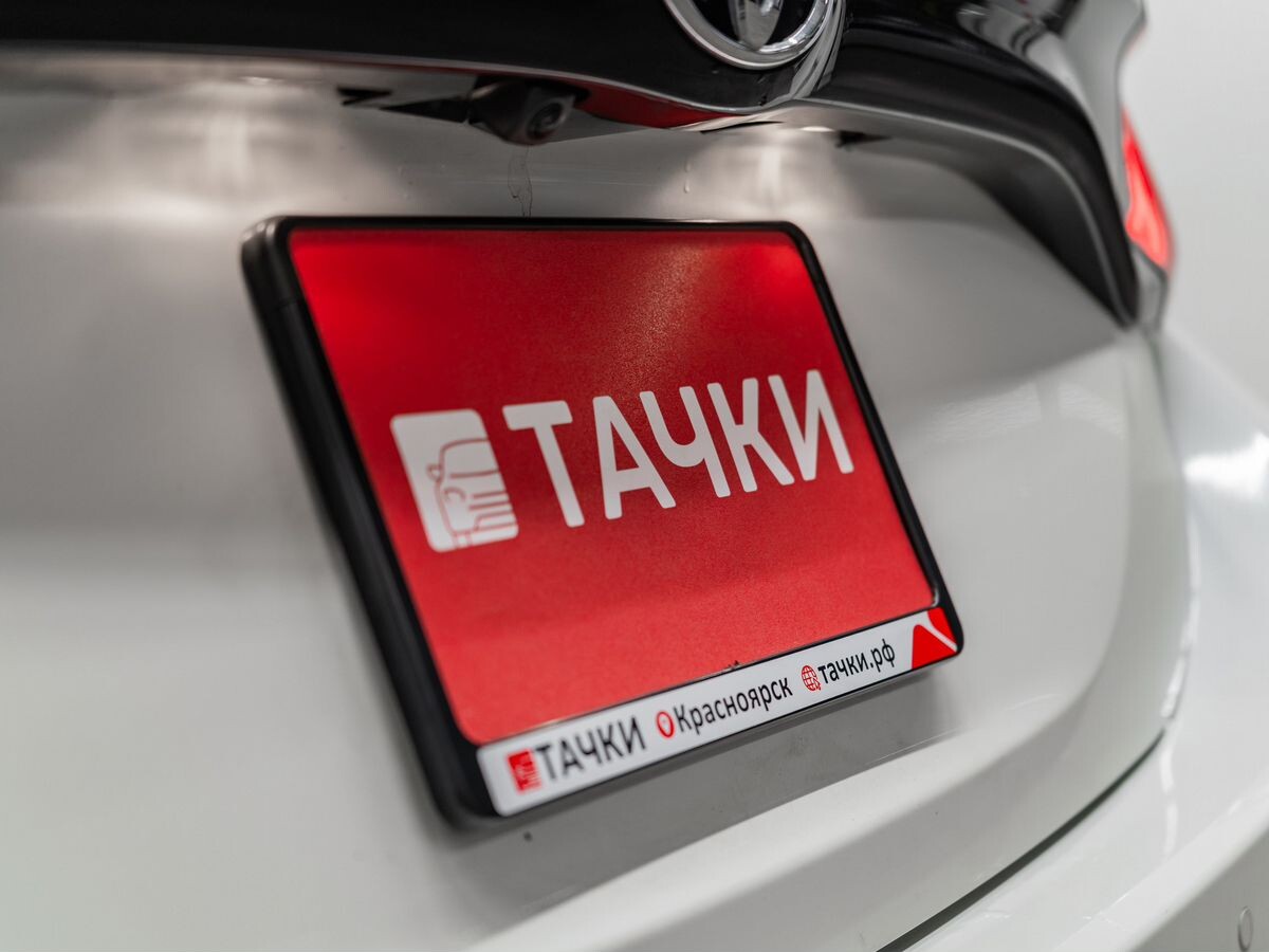 Toyota Yaris 2020 - фото автомобиля