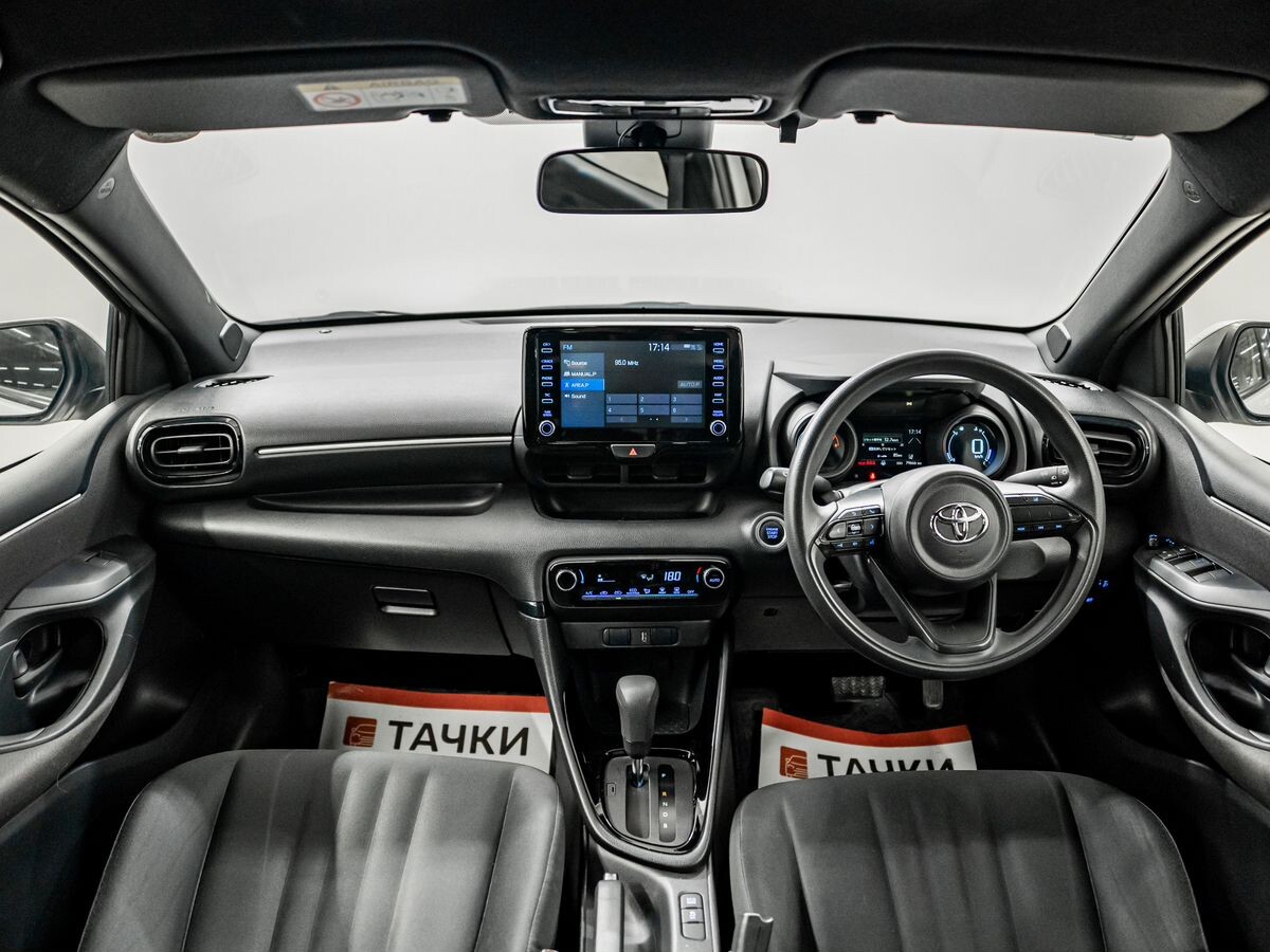 Toyota Yaris 2020 - фото автомобиля