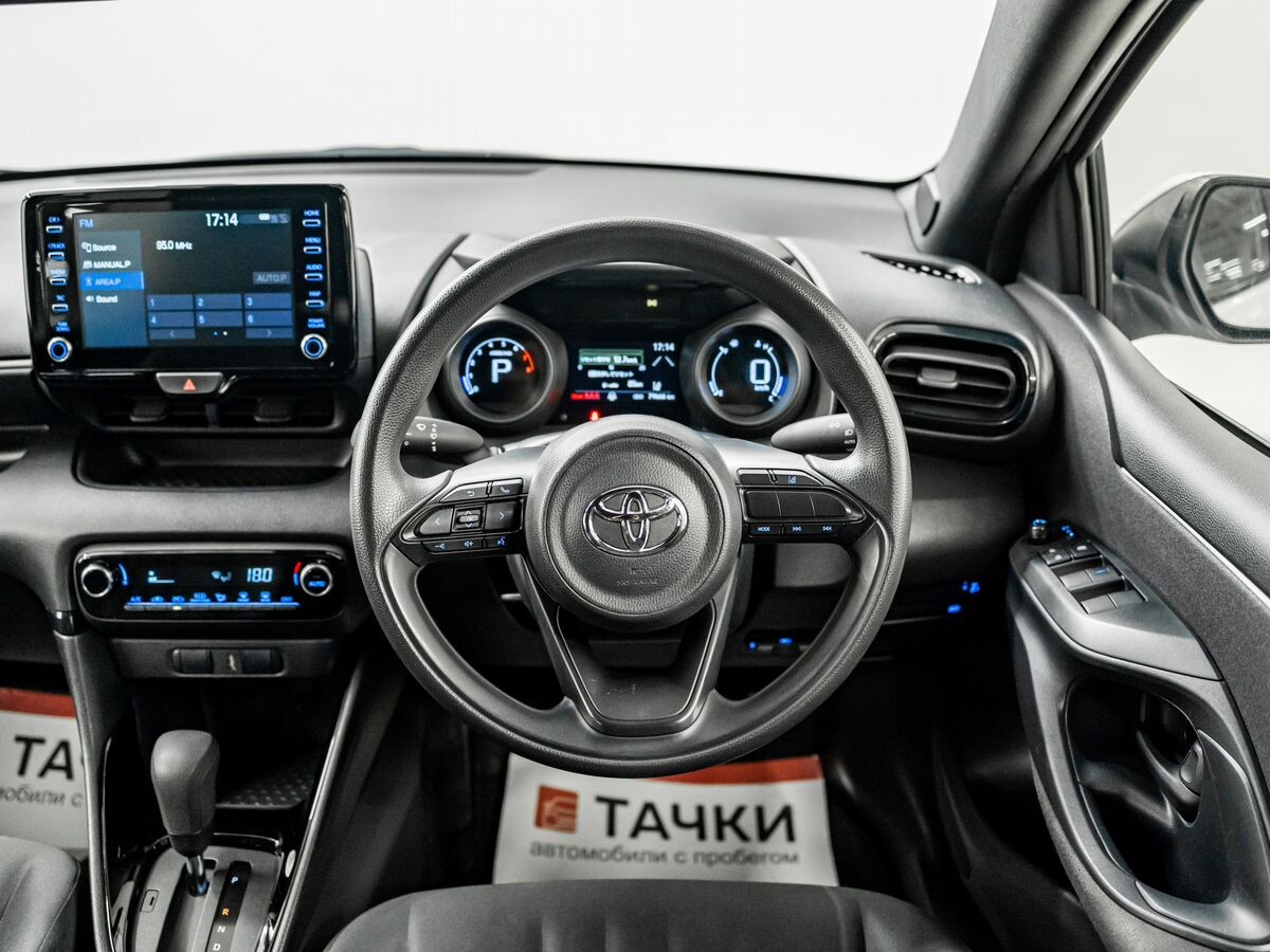 Toyota Yaris 2020 - фото автомобиля