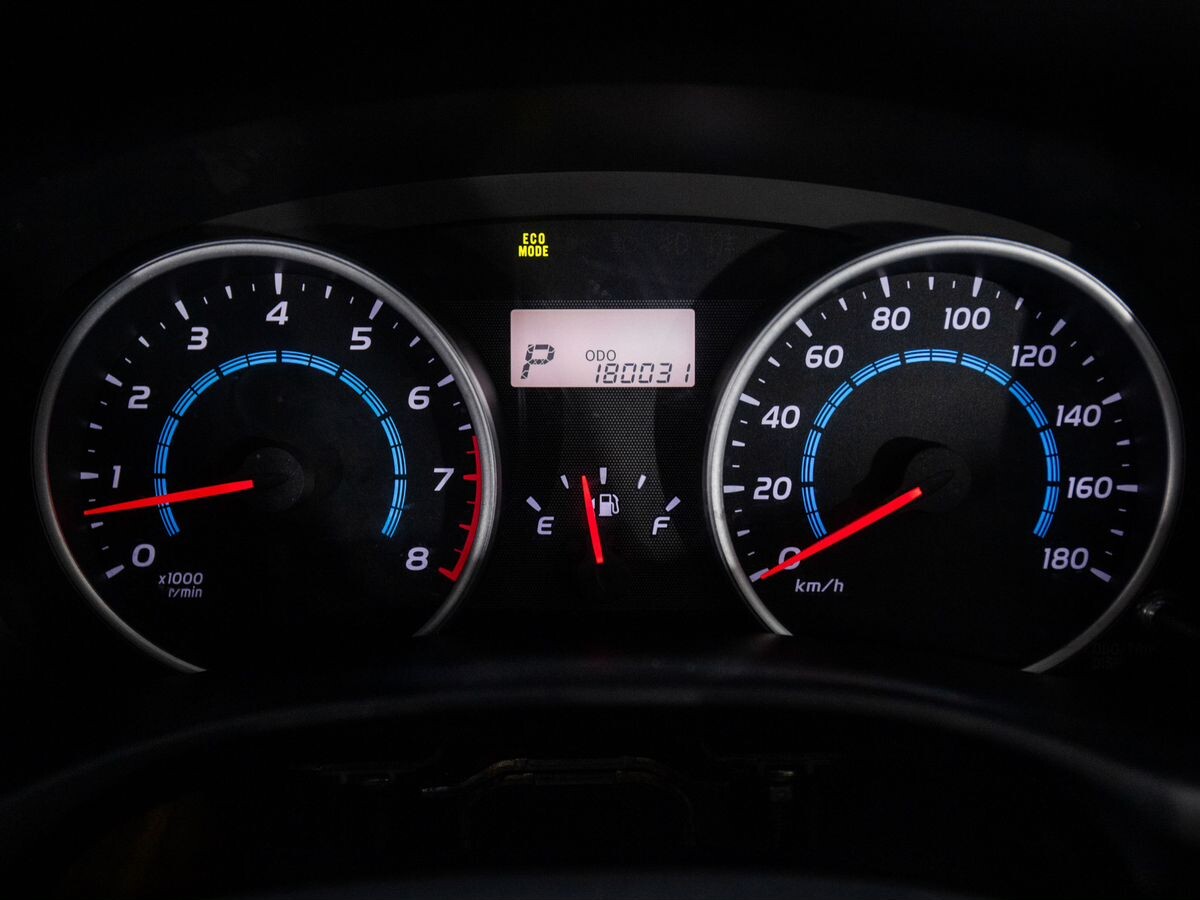 Toyota Wish 2010 - фото автомобиля