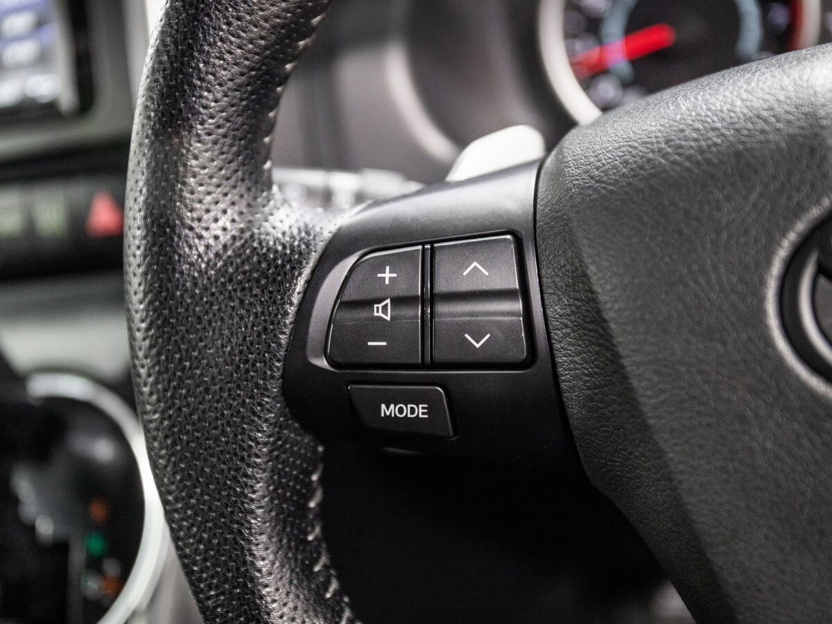 Toyota Wish 2010 - фото автомобиля