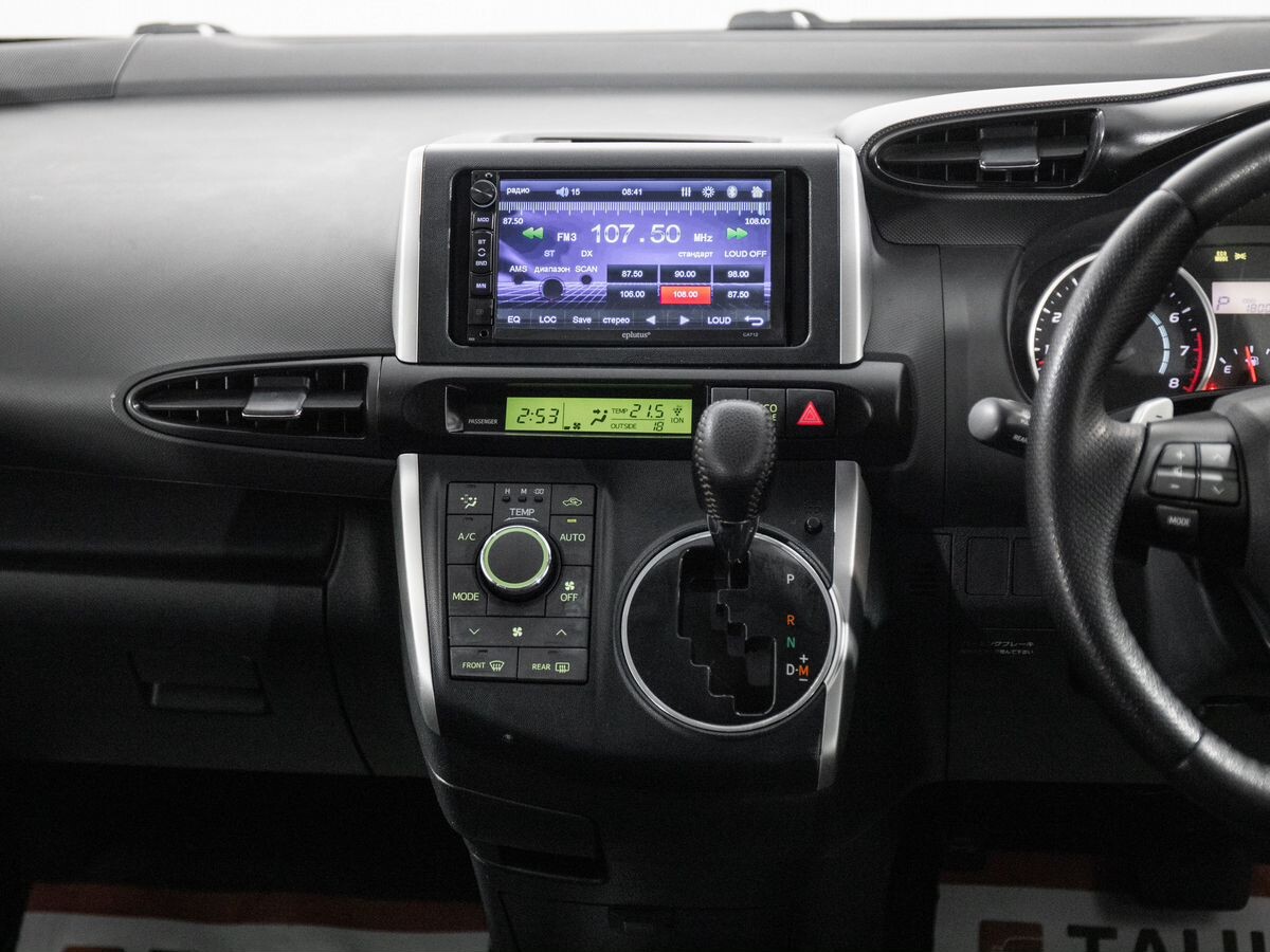 Toyota Wish 2010 - фото автомобиля