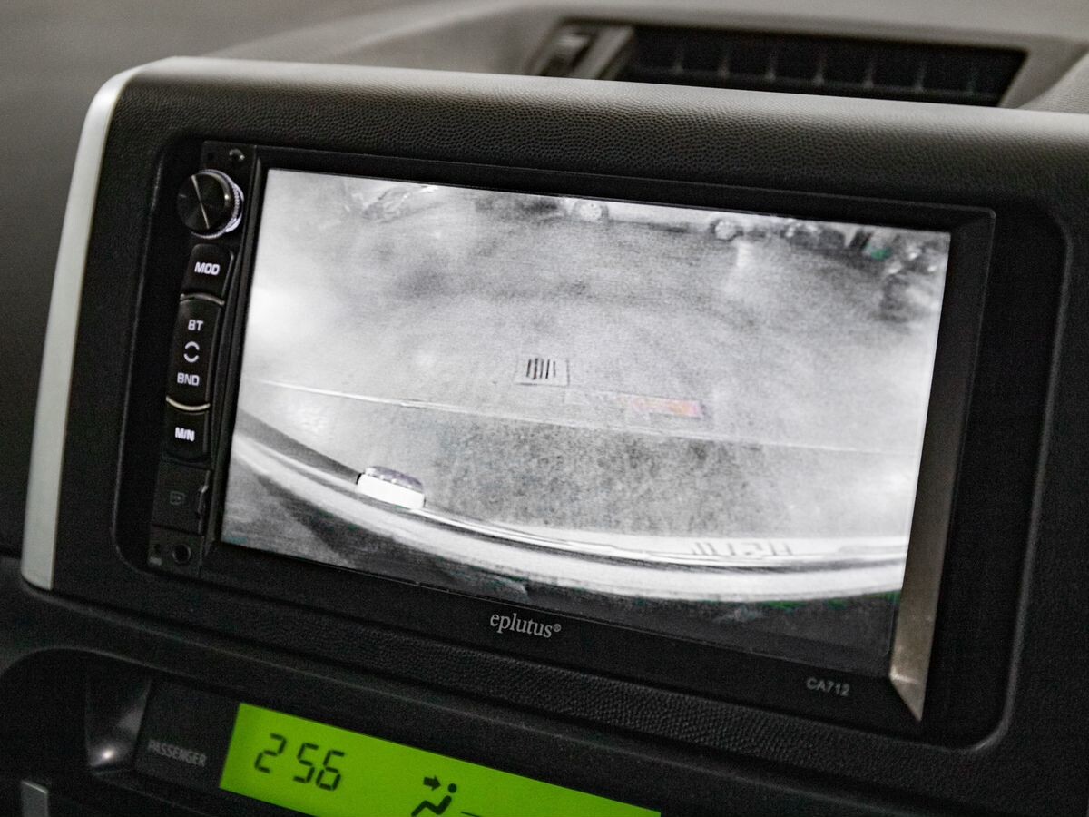 Toyota Wish 2010 - фото автомобиля