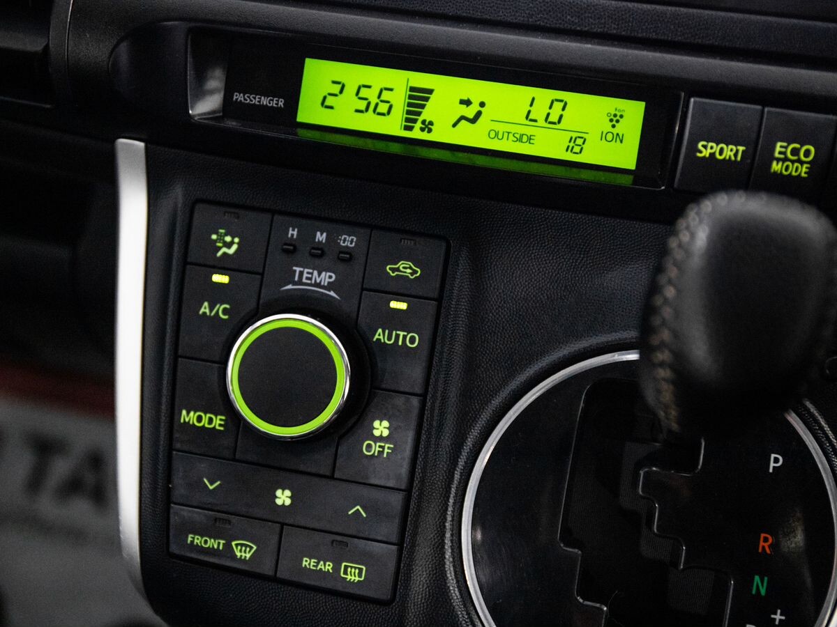 Toyota Wish 2010 - фото автомобиля