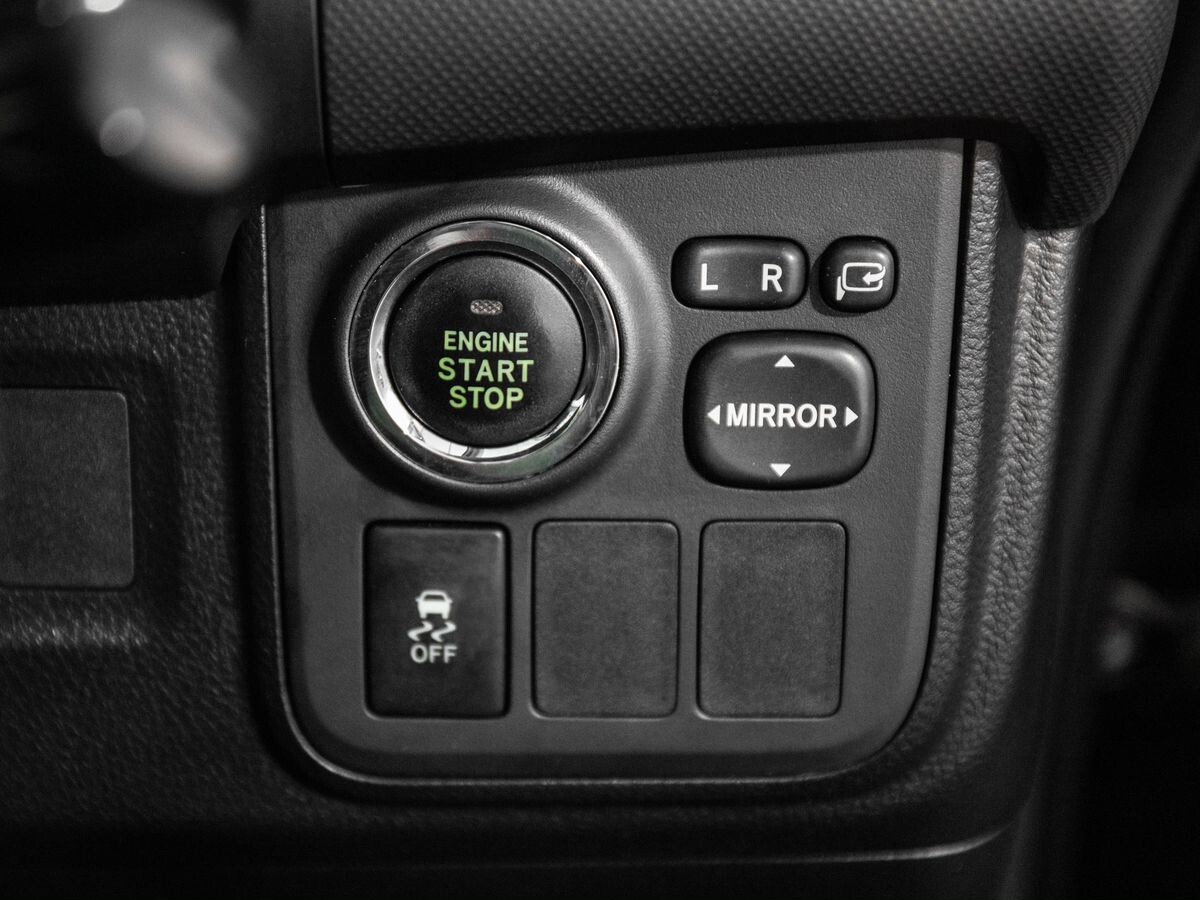 Toyota Wish 2010 - фото автомобиля